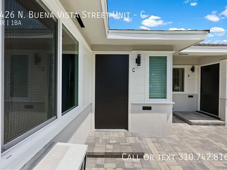 2426 N Buena Vista St #C — Photo 19