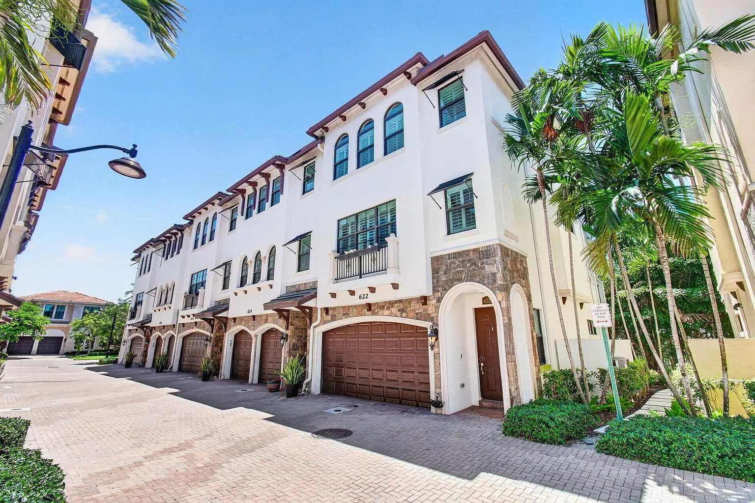 3 bed, 2.5 bath, 2507 sqft, $4,950 — Photo 1