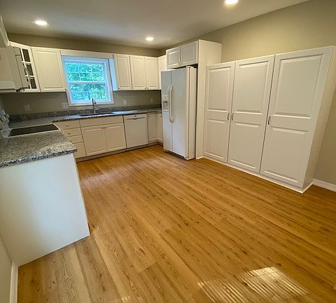 2nd image of 95 Southwood Dr