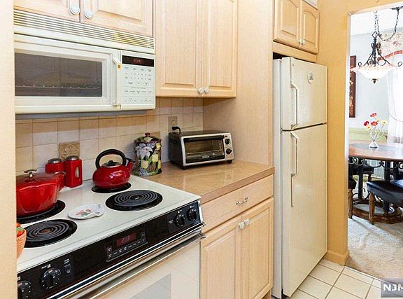 4th image of 540 Fairview Ave #312-4312