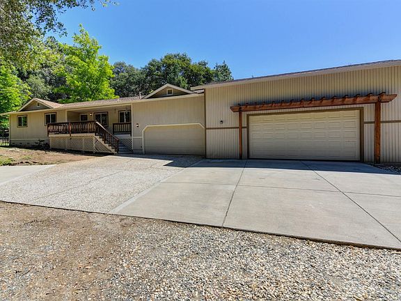 5th image of 17689 Silver Pine Dr