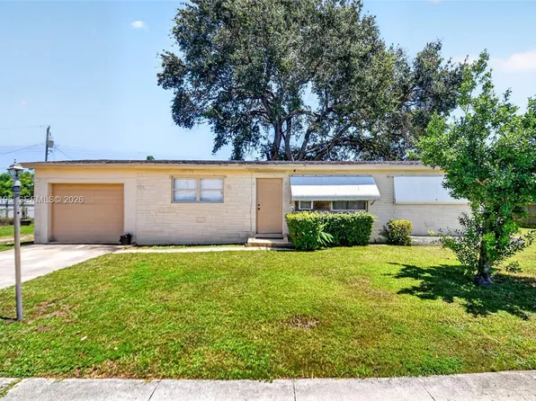 1572 Woodland Ave, West Palm Beach, FL 33415