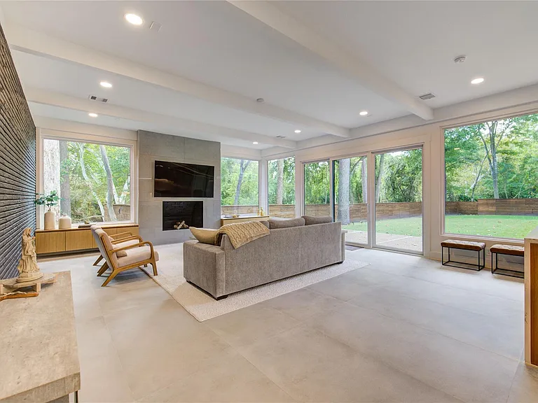 303 Isolde Dr — Photo 3