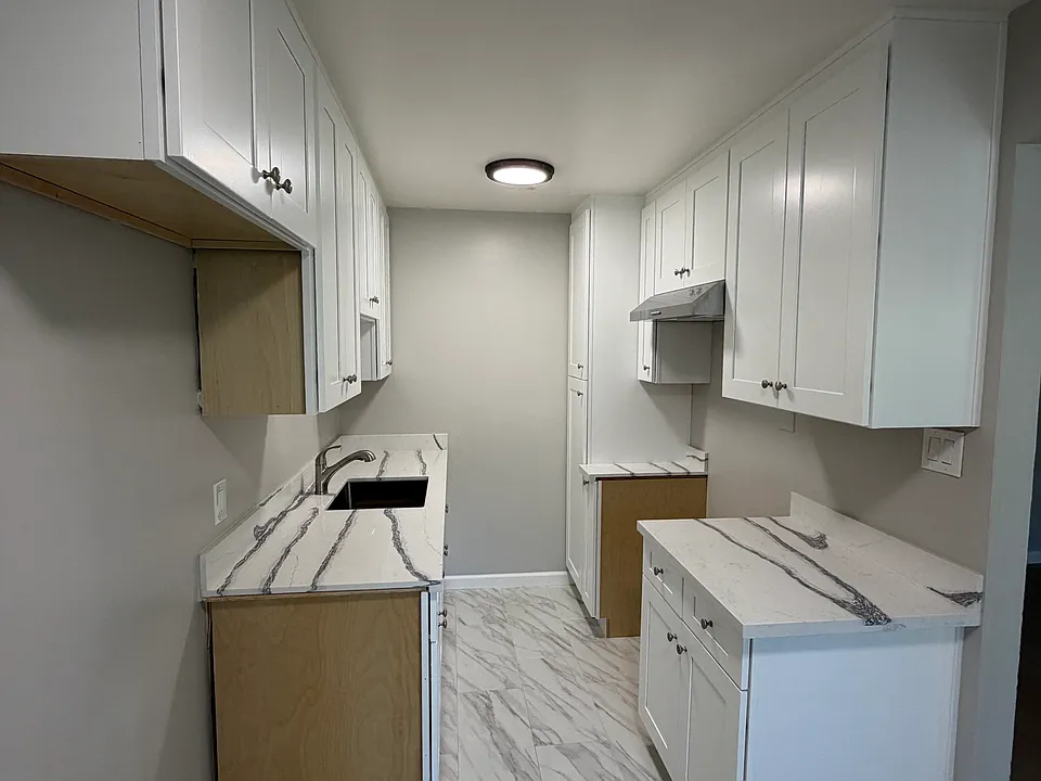 407 J St #D