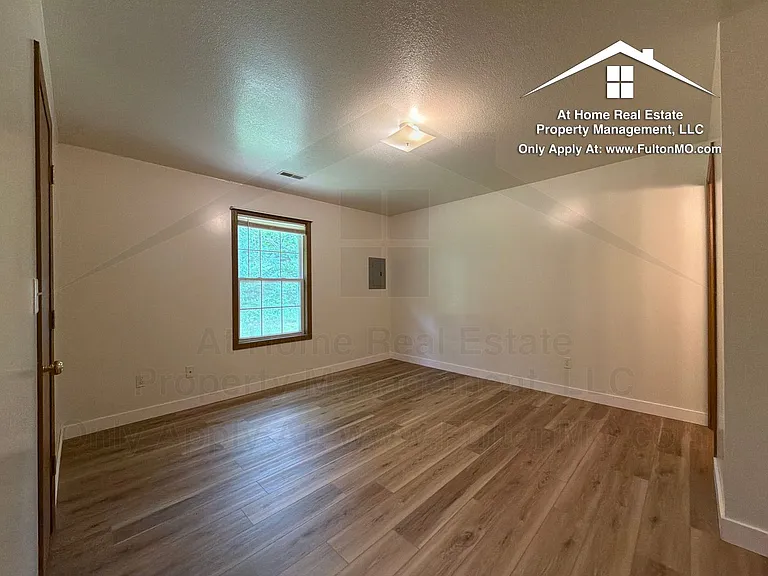 469471 Law Ct — Photo 16