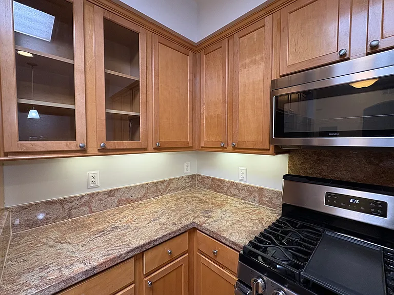 1310 Creekside Dr — Photo 10