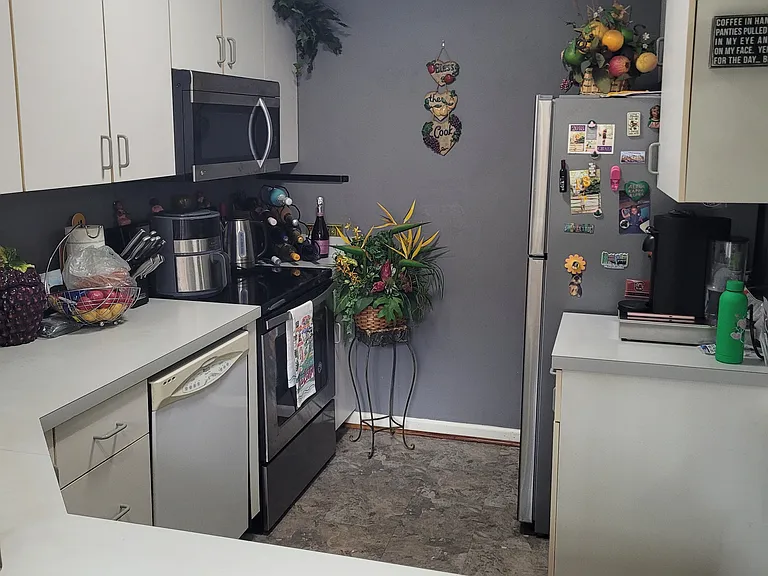 303 Amersham Dr #G — Photo 7