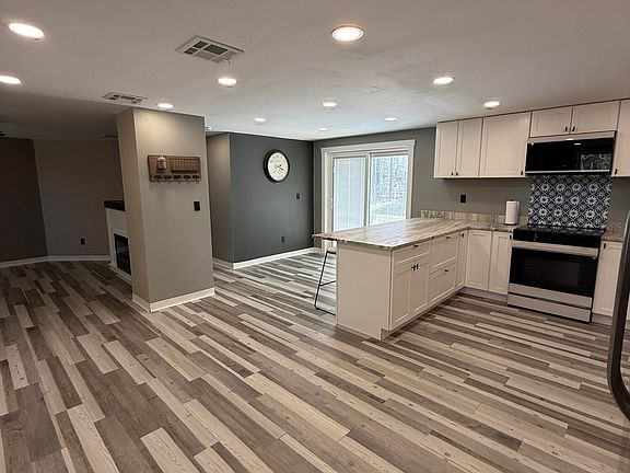 3rd image of 332 Carsley Road