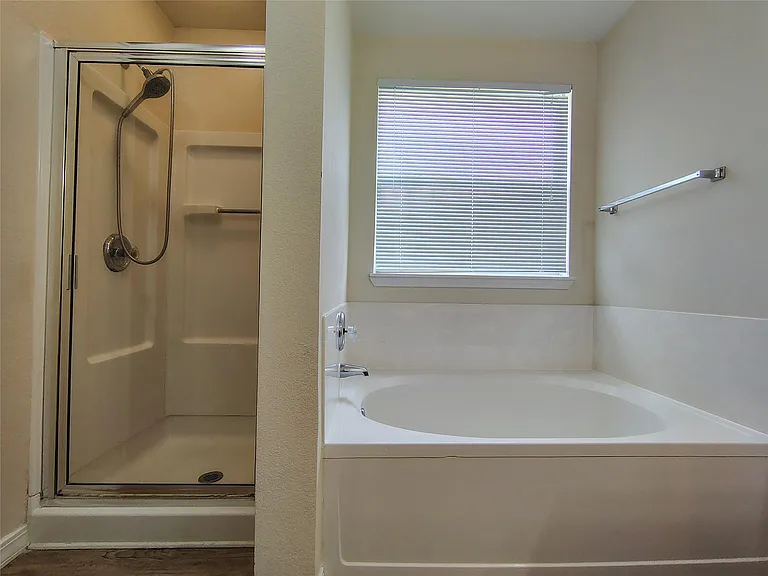 100 Steven St — Photo 15