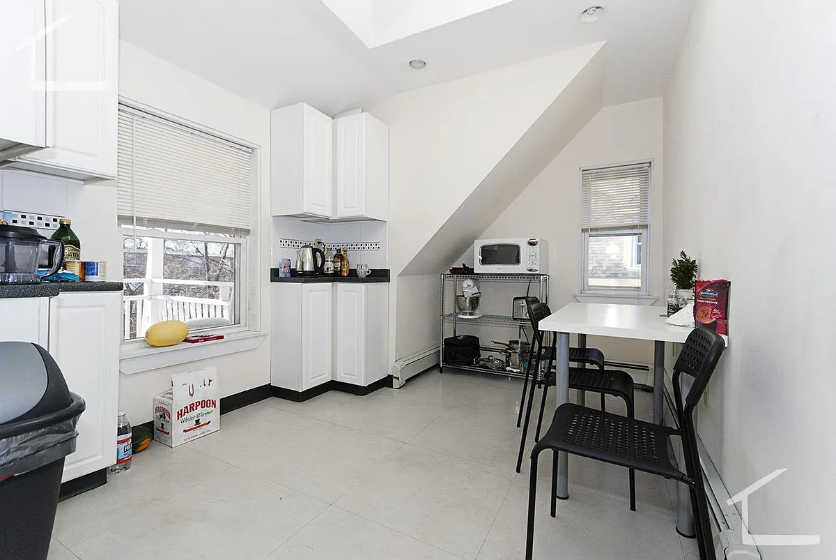 Building Photo - 69 Ashford St #3