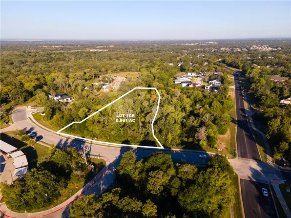 3094 Club Dr, Bryan, TX 77807