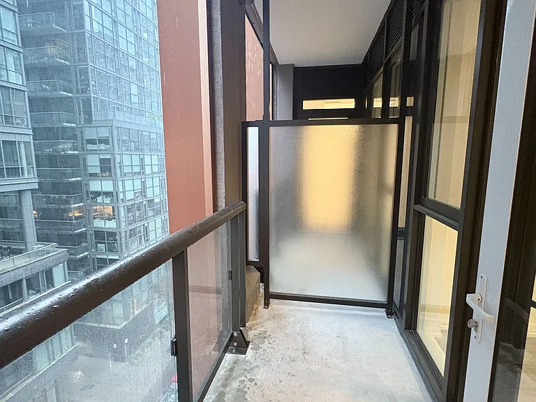 400 King St W #720 — Photo 21