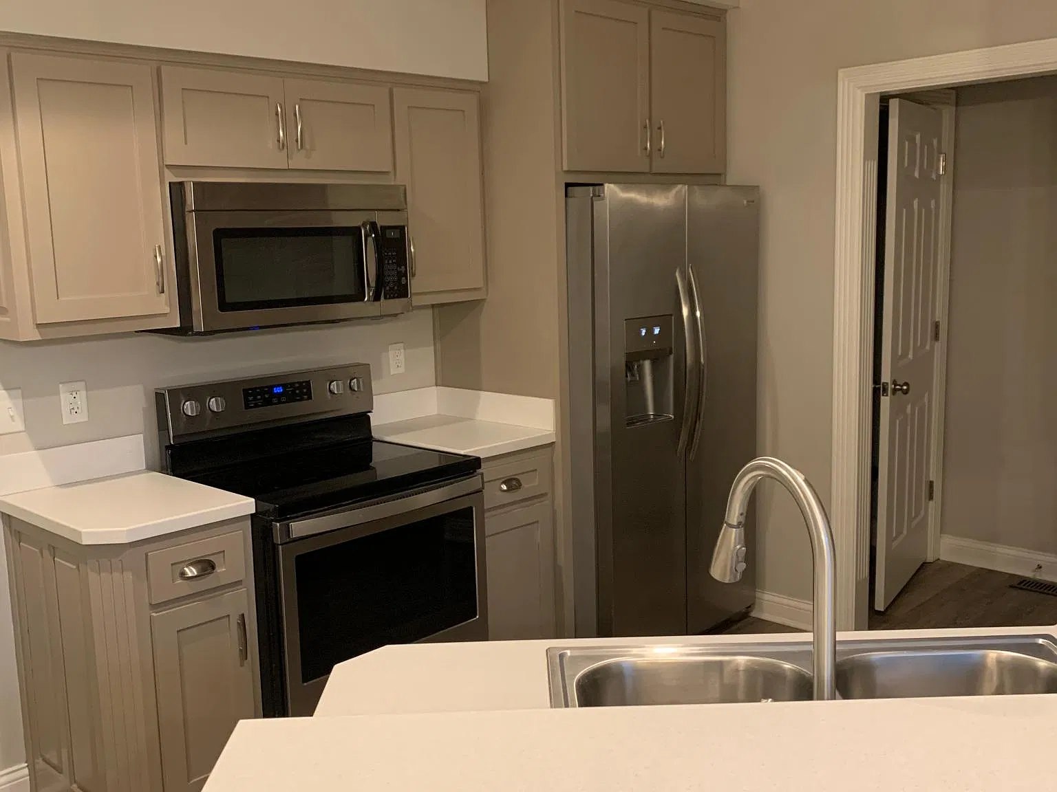 1424 Wind Ridge Ave — Photo 3