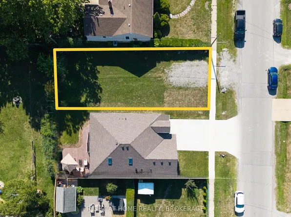 32A Dorothy St, Saint Catharines, ON L2N 4A6