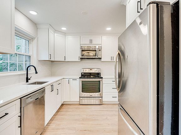 2nd image of 14803 Hatfield Sq