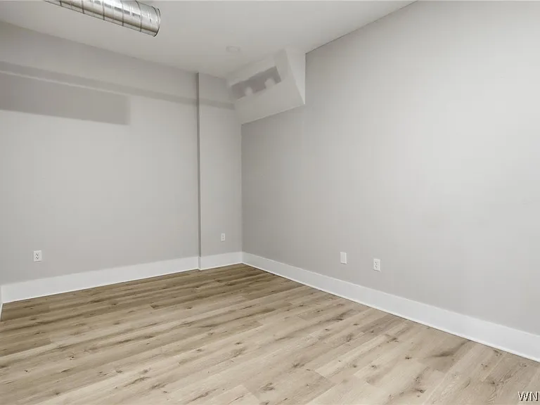 136 Seneca St — Photo 33