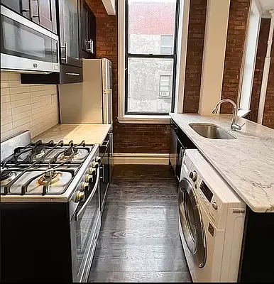 Rented by Avenues Real Estate | media 8