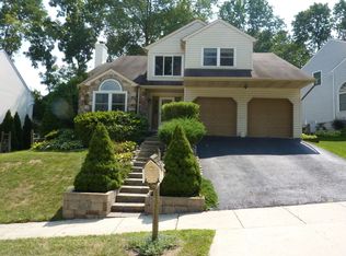 2 Casselberry Dr, Audubon, PA 19403