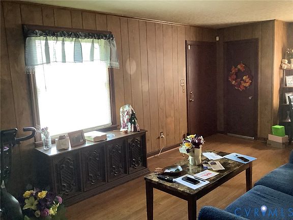 3rd image of 1014 Crafton Ln