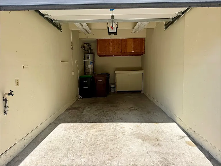 60 Coventry Ln — Photo 22