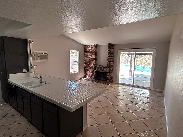 1271 N Emogene St — Photo 6
