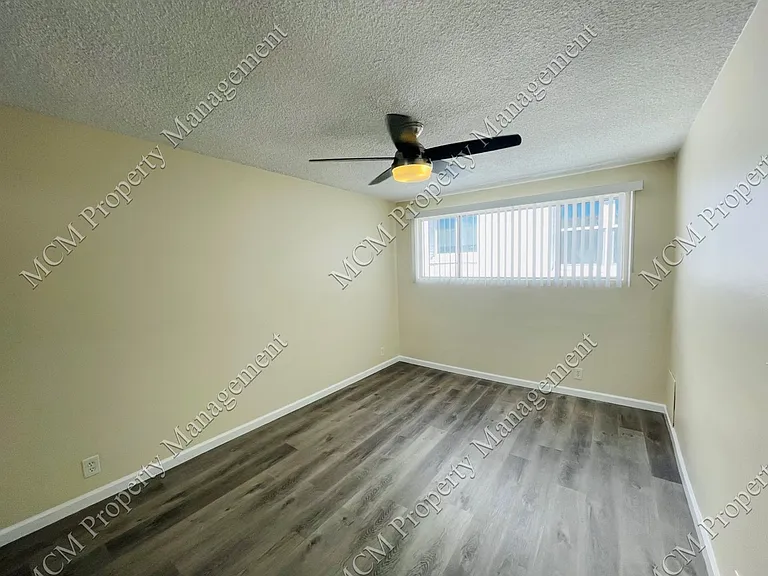 6051 Romaine St — Photo 7