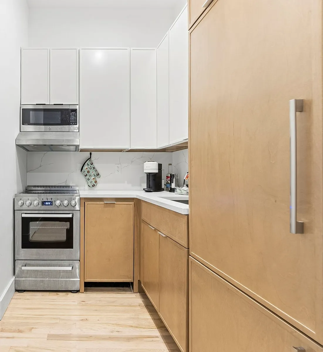 Building Photo - 310 W 80th St #3E