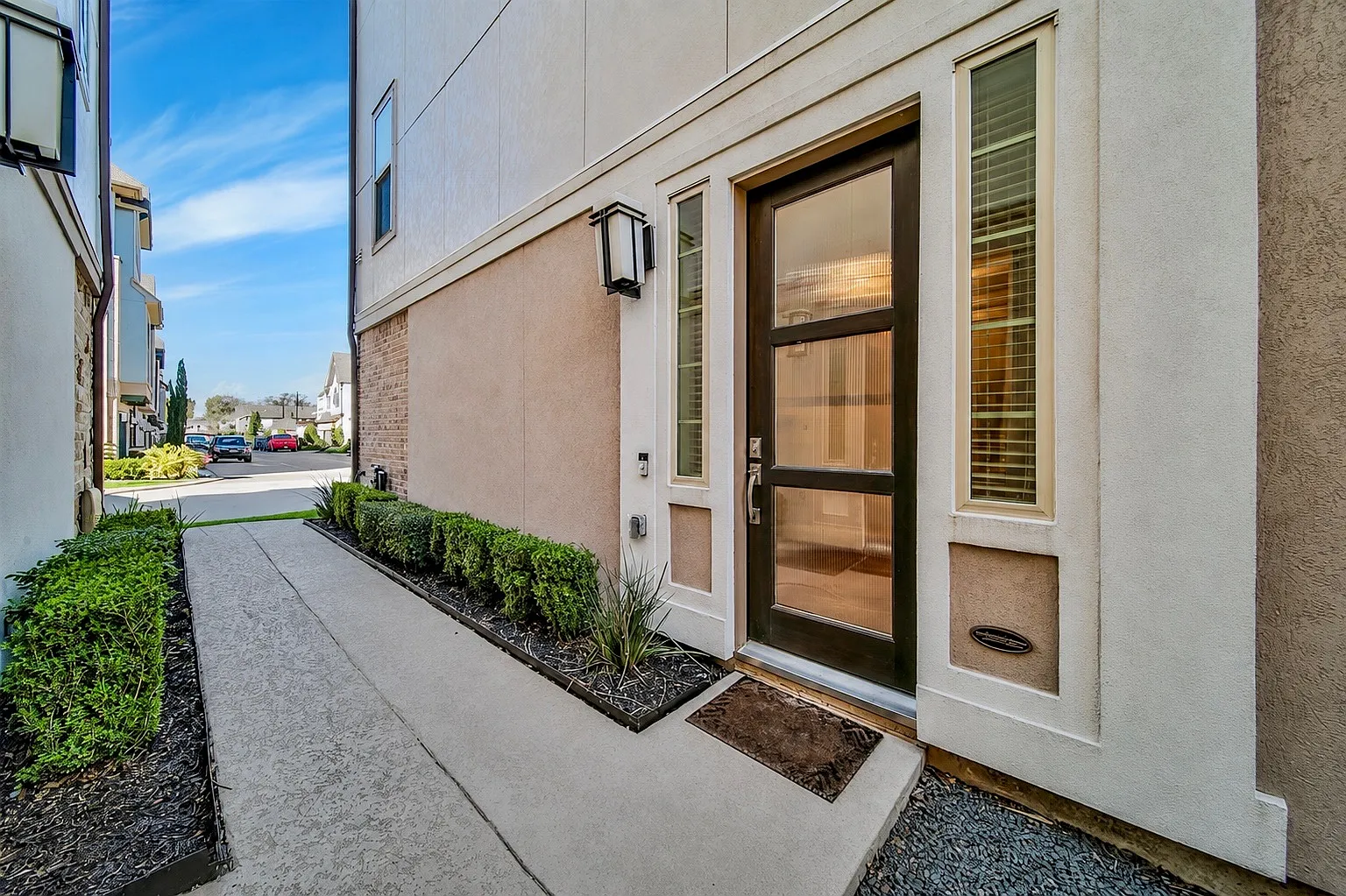 3 bed, 3.5 bath, 2409 sqft, $3,095 — Photo 2