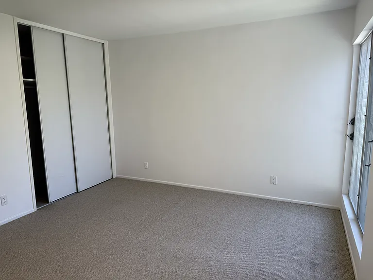546 N Flores Street — Photo 23