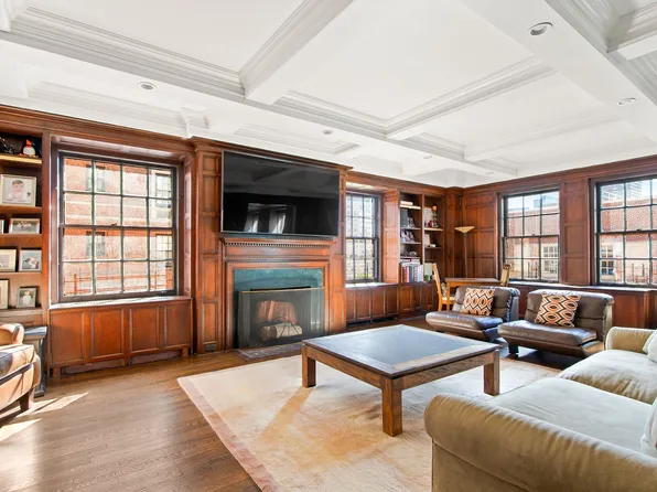 333 East 68th Street image 2 of 20