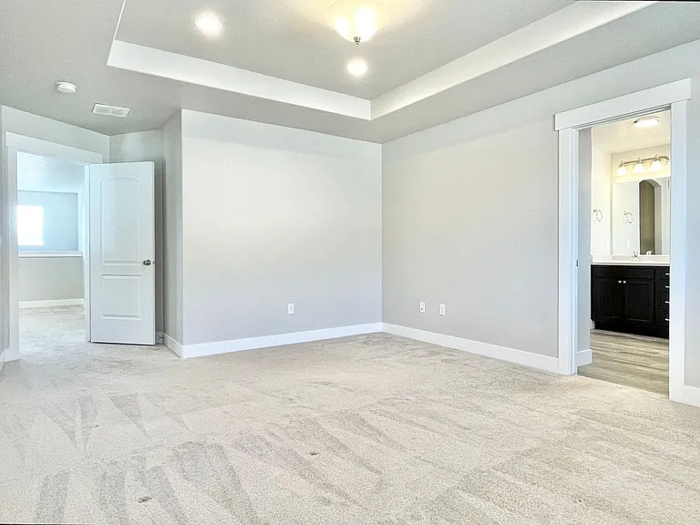 446 N Hillview Dr — Photo 28