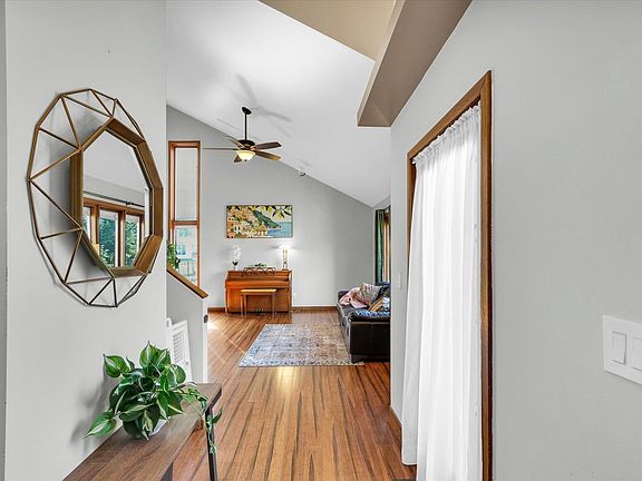 5th image of 2104 Morningview Pl