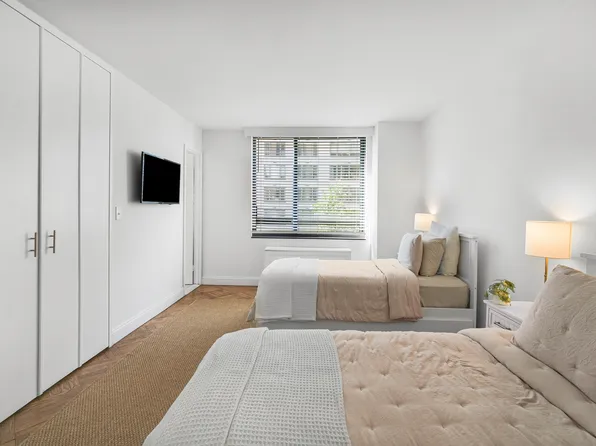 171 East 84th Street image 9 of 19