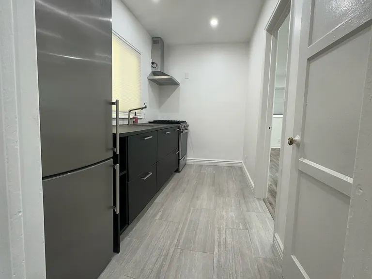 307 N Hollywood Way #B — Photo 5