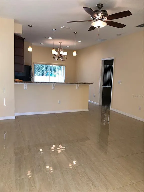 5 bed, 3.5 bath, 1451 sqft, $2,785 — Photo 4