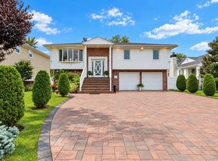 928 N Fletcher Avenue, Valley Stream, NY 11580