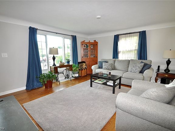 5th image of 144 Woodstock Dr
