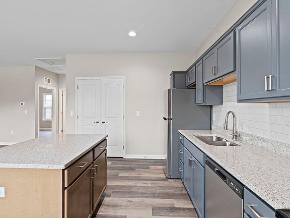 5th image of 1061 Golden Leaf Blvd #2