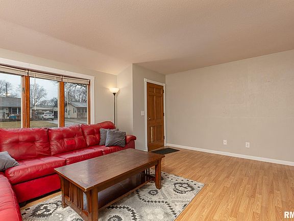 5th image of 2619 Holly Dr