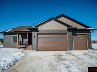 1001 Lakeview Rd, Lake Crystal, MN 56055