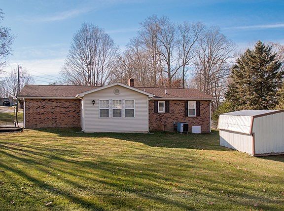 2nd image of 28323 Hawthorne Dr