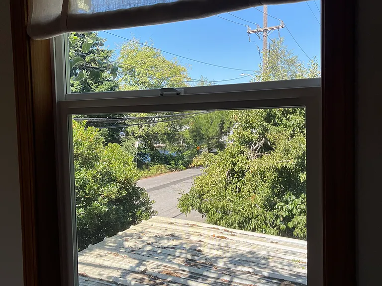 2858 Fairview Ave E — Photo 16