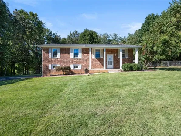 565 Lynnwood Dr, Bristol, VA 24201
