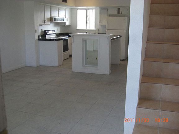kitchen / livingroom, freshly painted
