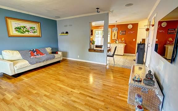 3rd image of 2045 Malden Ave