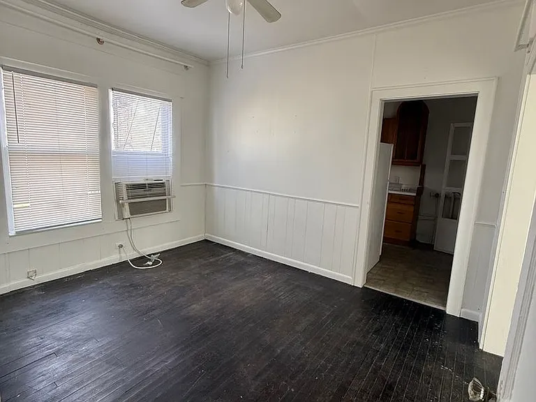 202 College St — Photo 5
