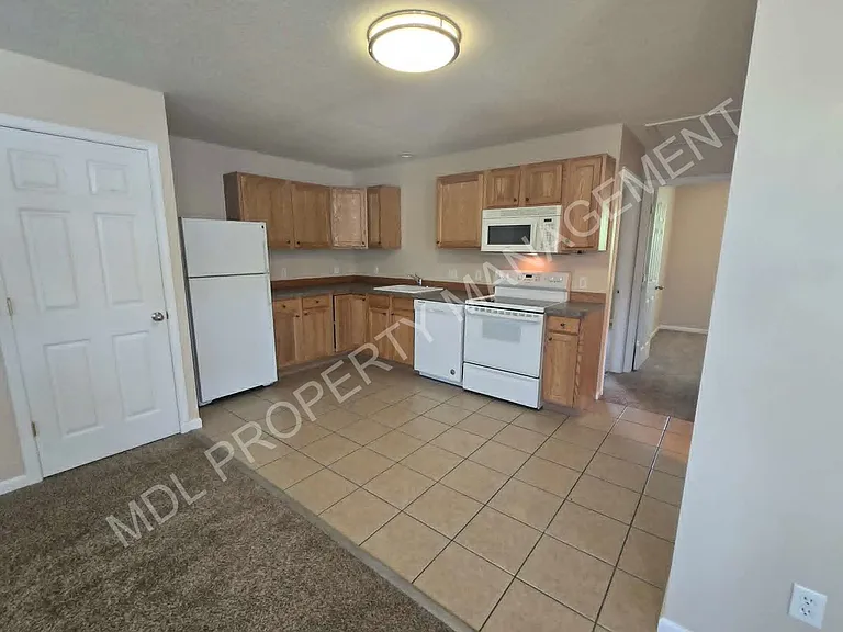 704 E Union St — Photo 2