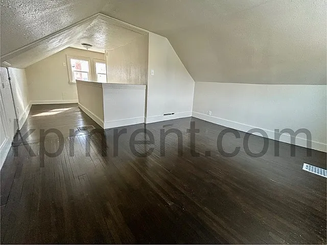 302 19th St NE — Photo 11