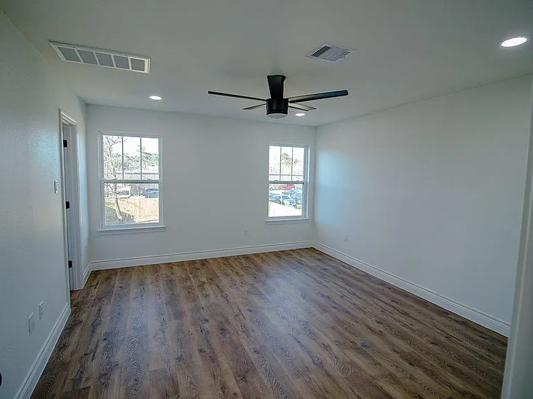 924 W Austin St #B — Photo 12