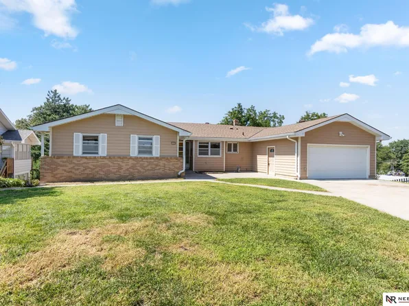 1036 N 74th Ave, Omaha, NE 68114